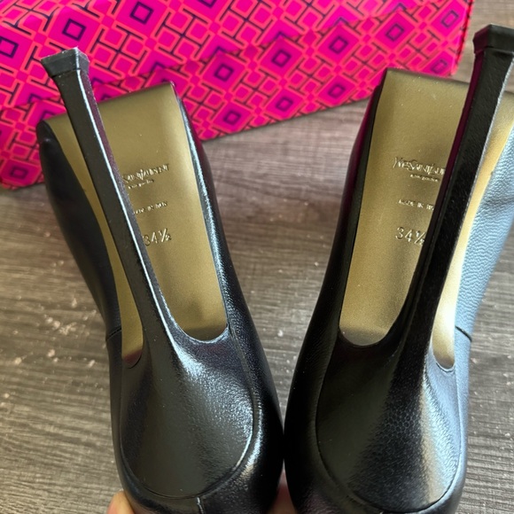 Yves Saint Laurent black leather heels in excellent conditions! Size 34.5/4.5 - Picture 8 of 10